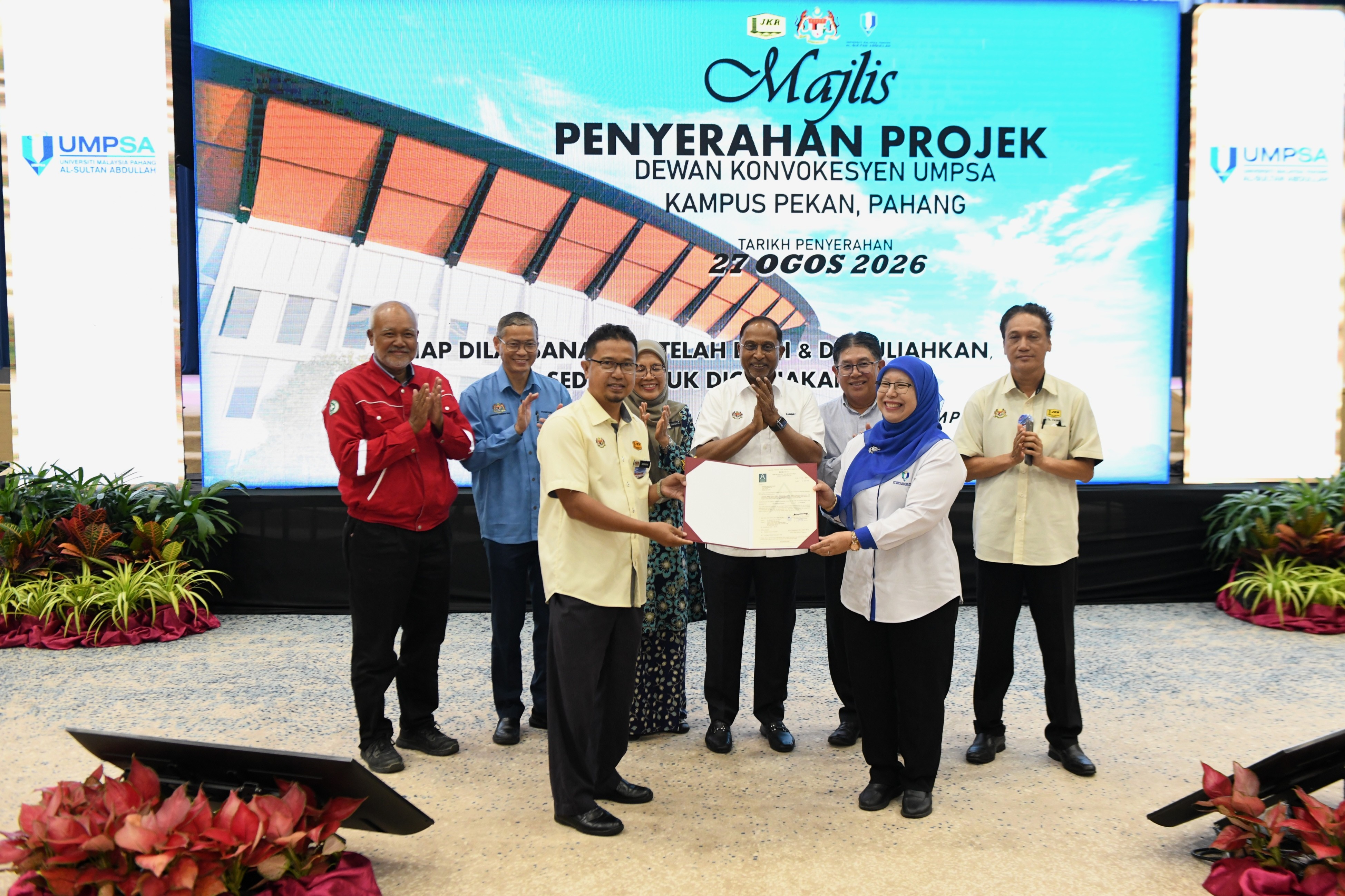 YB Menteri Pendidikan Tinggi Saksi Penyerahan CCC Dewan Konvokesyen, Rasmi Kilang Pengajaran Automotif UMPSA
