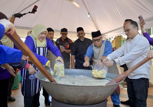 KPT Semarakkan Ukhuwah Awal Muharam Menerusi Edaran 1,000 Pek Bubur Asyura