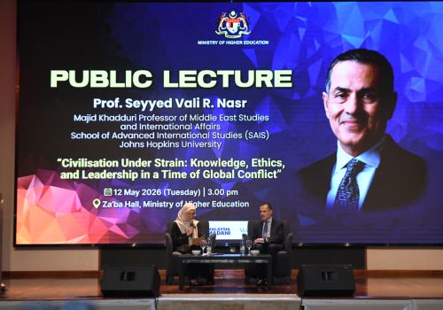 Prof. Seyyed Vali R. Nasr Kongsi Perspektif Geopolitik Asia Barat di Sesi Syarahan Umum KPT