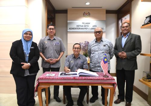 KUNJUNGAN HORMAT NAIB CANSELOR UTHM KEPADA KSU KPT