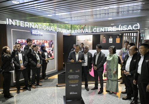 KPT Lancar ISAC: Pusat Ketibaan Pelajar Dalam Lapangan Terbang Pertama Di Dunia