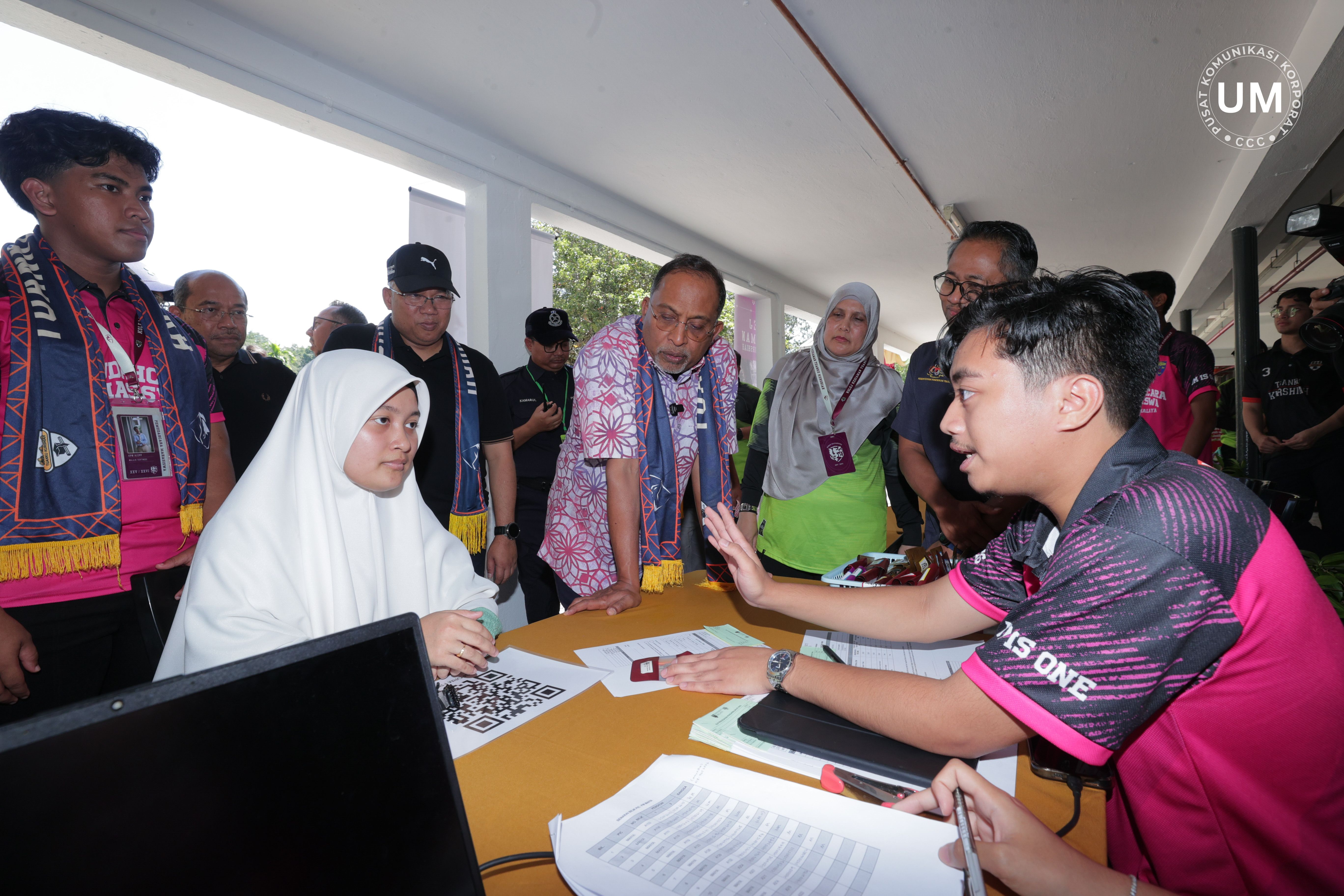 YB Menteri Turun Padang Tinjau Sesi Pendaftaran Pelajar Baharu UM