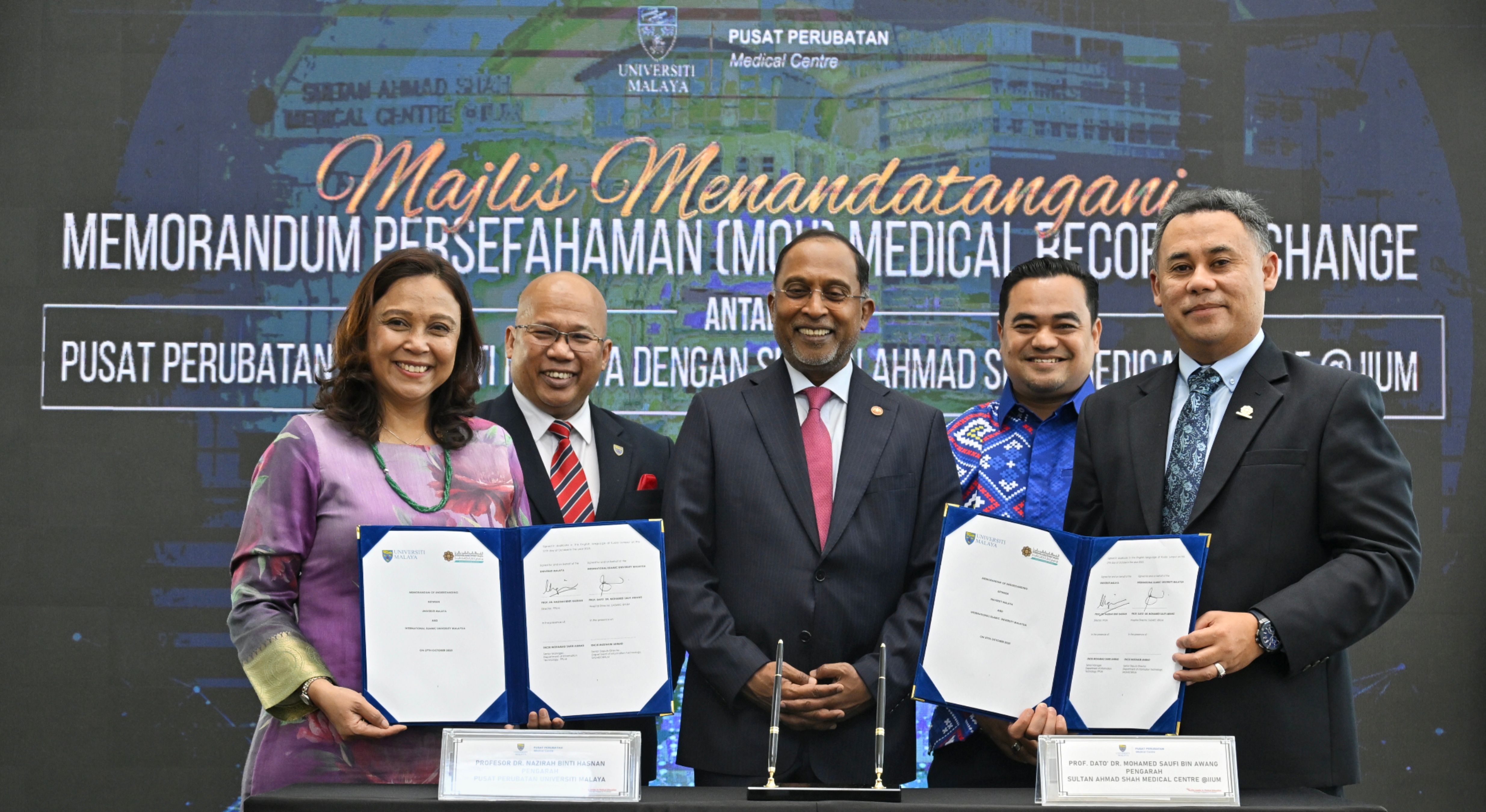 YB Menteri Saksi Pemeteraian MoU Pertukaran Rekod Perubatan PPUM, SASMEC@IIUM