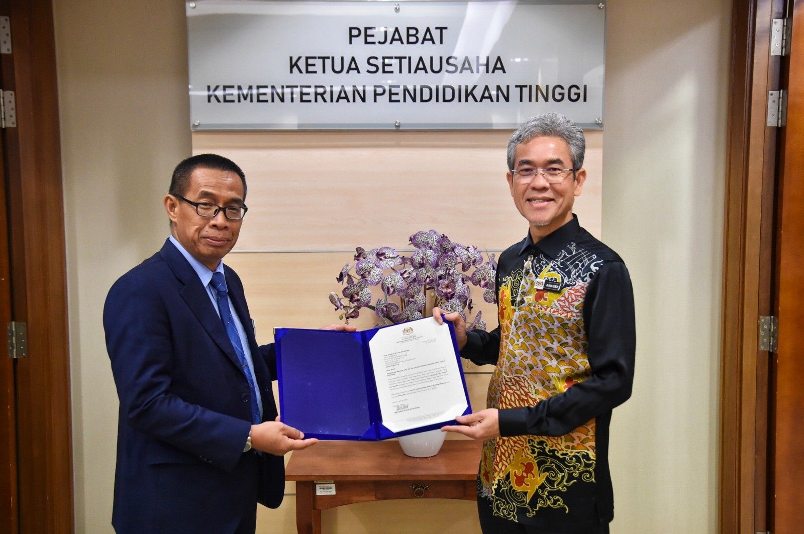 Kunjungan Hormat Ketua Pengarah JLKN Kepada KSU KPT