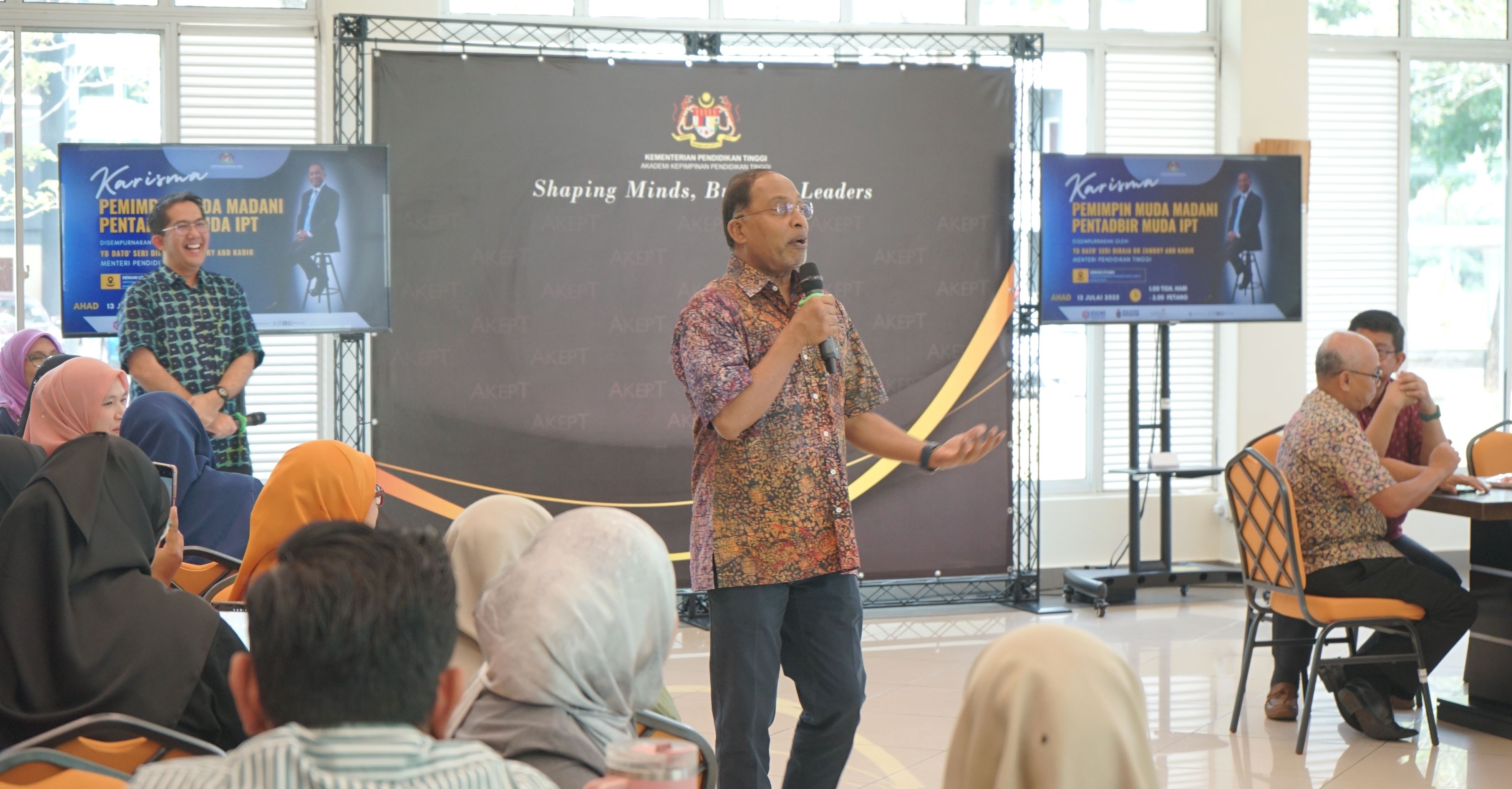 YB Menteri Sambut Baik Cadangan Penganjuran Konvensyen Antarabangsa Dan Jurnal Pentadbir Muda IPT