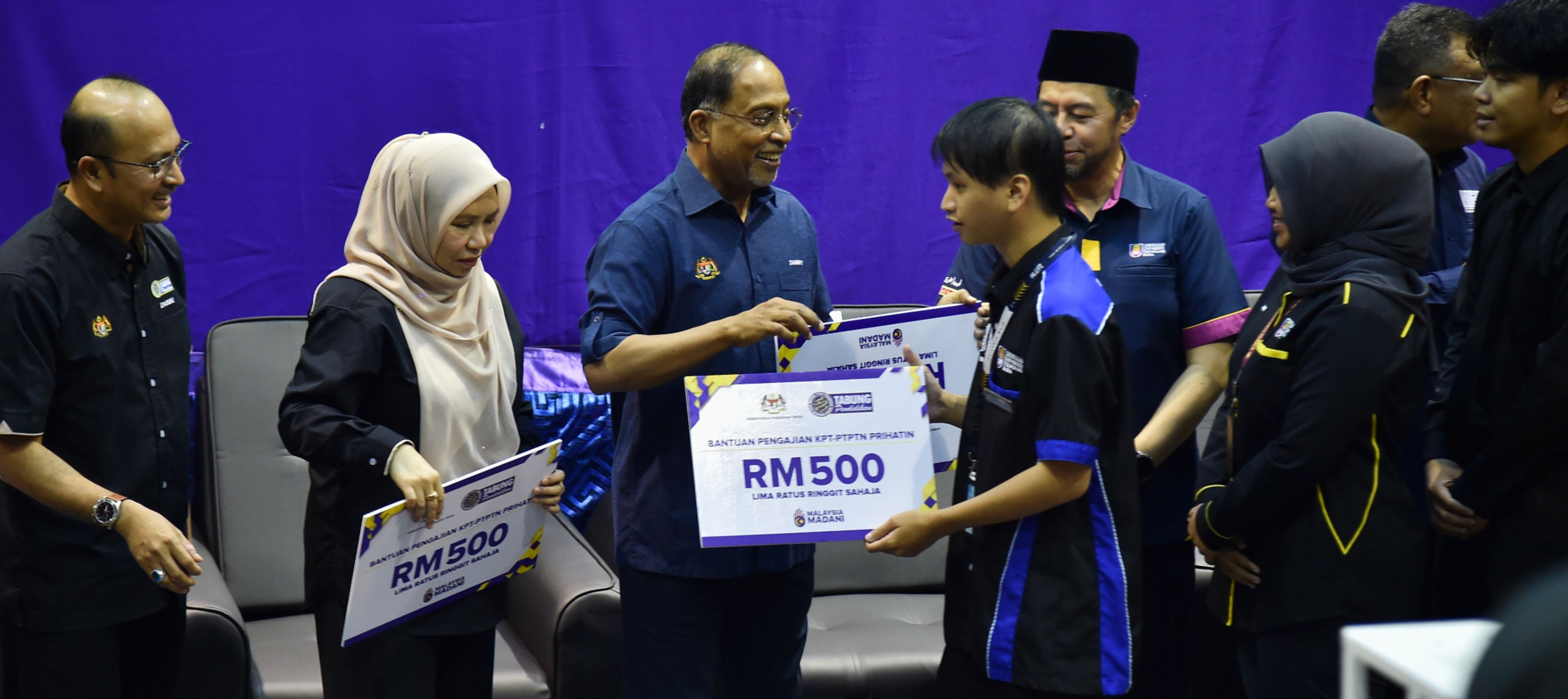 159 Pelajar UiTM Sabah Terima Bantuan Pengajian KPT-PTPTN MADANI